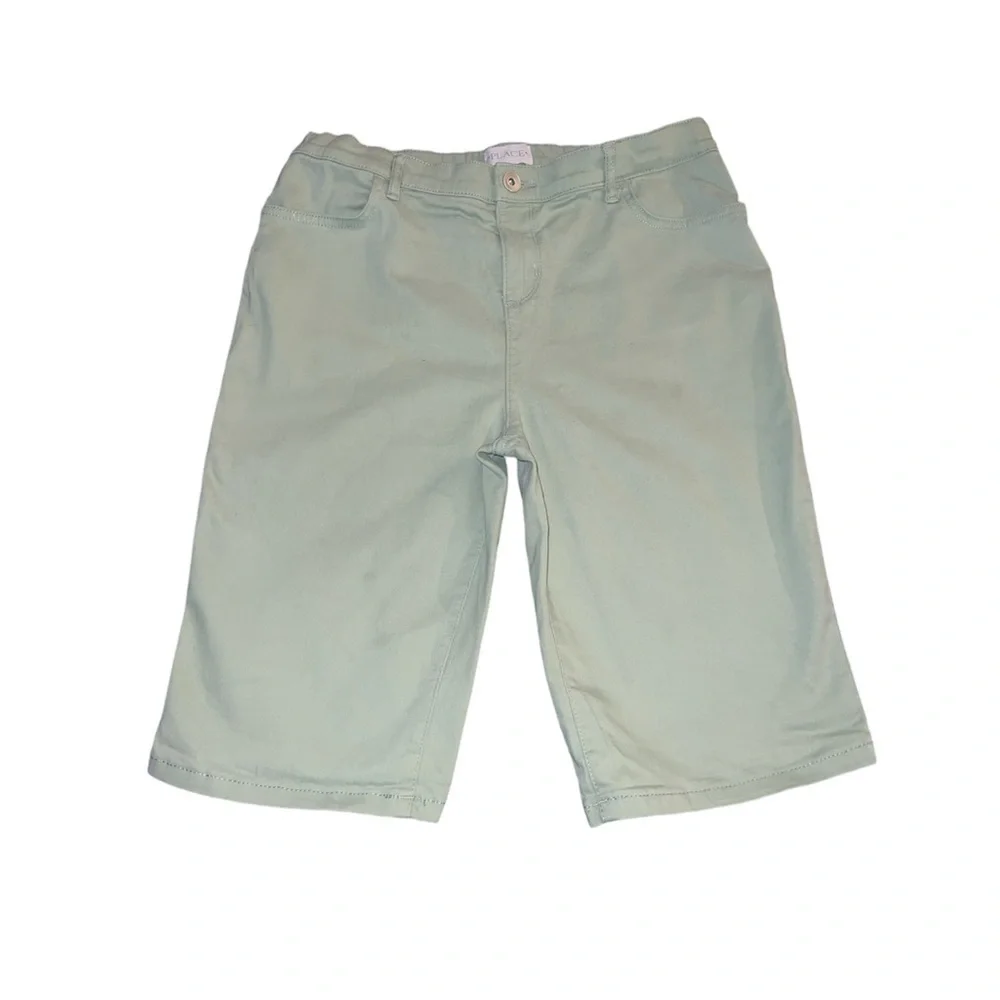Children’s Place shorts. Adjustable waist. Light olive green. (16)